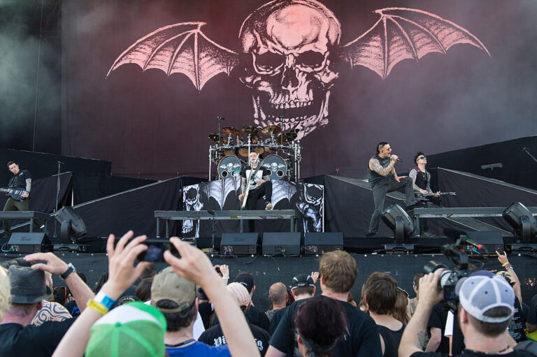 Qui est Zacky Vengeance, le guitariste rythmique d&rsquo;Avenged Sevenfold ?