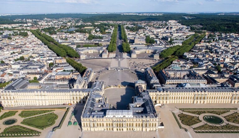 Découverte du plan de Versailles : guide pour ne rien manquer